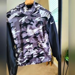 Nike Boys camo hoodie size XL
